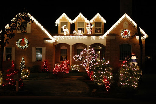 Trang trí Noel cho ngôi nhà bằng hệ thống đèn Led