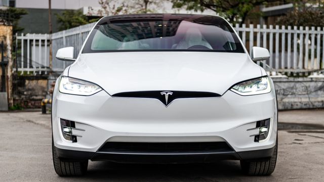 Dán phim cách nhiệt cho xe Tesla