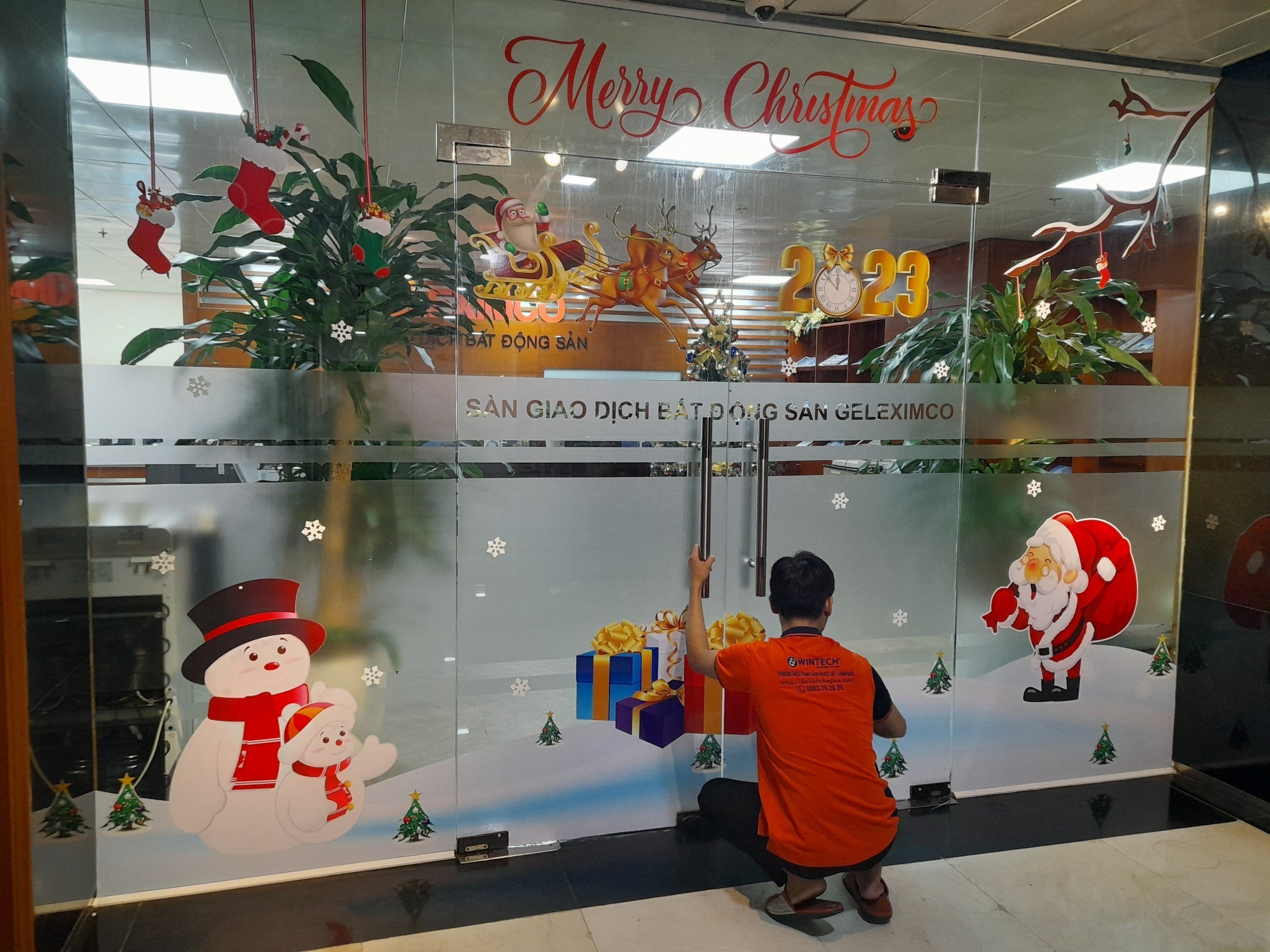 Dịch vụ dán decal trang trí Noel tại Hà Tĩnh